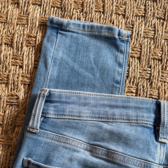 American Eagle Outfitters Women's Light Wash Super Hi-Rise Jegging Skinny Jeans - Picture 9 of 10